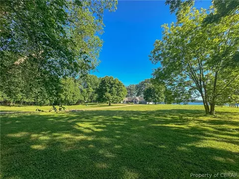 215 Blue Devil Dr, Deltaville, VA 23043 photo 6