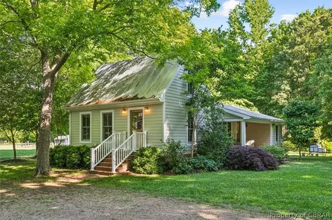 984 Fitchetts Wharf Rd, Moon, VA 23119