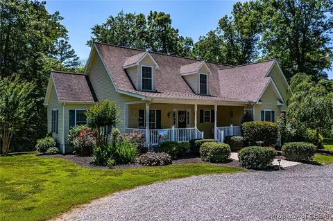 604 Pine Dr, Kilmarnock, VA 22482