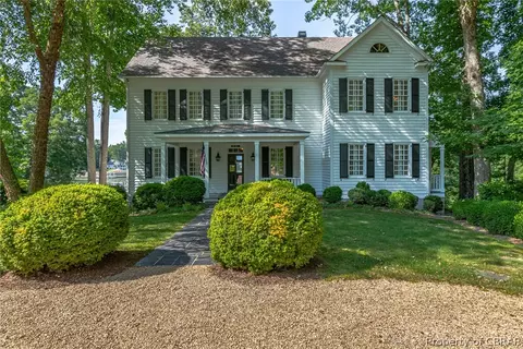 124 Waterview Point Ln, Weems, VA 22576