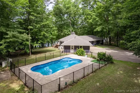 7535 Windy Hill Rd, Gloucester, VA 23061 photo 2