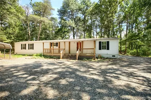95 Woods Creek Rd, Deltaville, VA 23043