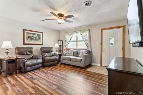8246 Sheffield Dr, Gloucester, VA 23061 photo 3