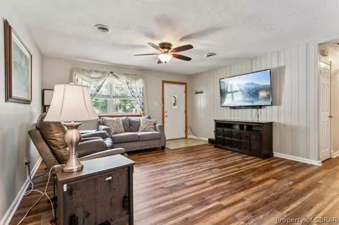 8246 Sheffield Dr, Gloucester, VA 23061 photo 6