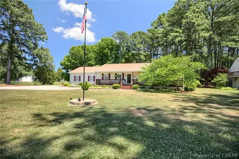135 Paradise Point Ln, Mathews, VA 23109