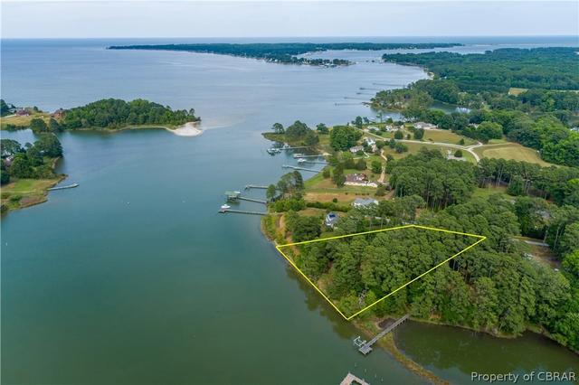 000 Hunleys Cove Ln, Mathews, VA 23066