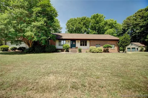 212 Kings Grant Dr, Yorktown, VA 23692
