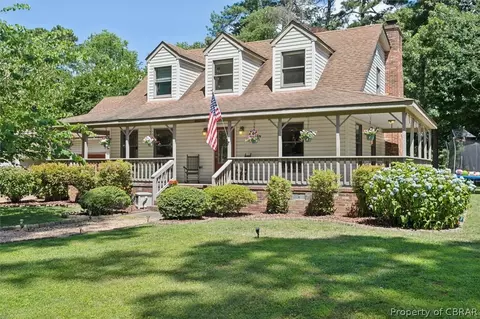 7743 Waters Edge Ln, Gloucester Point, VA 23062