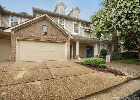 1049 Grand Oak Ln, Virginia Beach, VA 23455