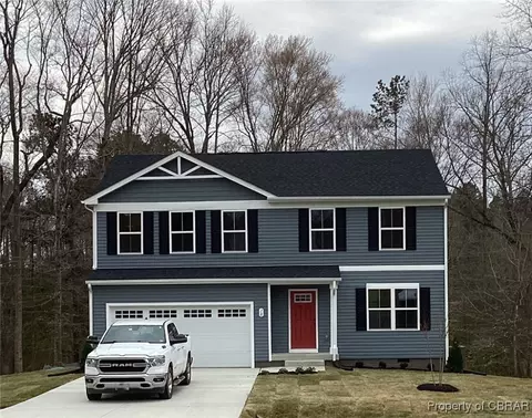 18 Kinross Cir, Hartfield, VA 23071