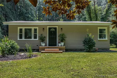 73 Wharton Grove Ln, Weems, VA 22576