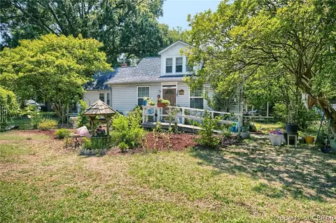 2750 King William Ave, West Point, VA 23181
