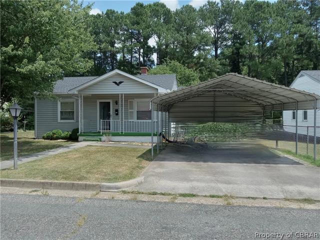 210 Gravatt Ave, Blackstone, VA 23824