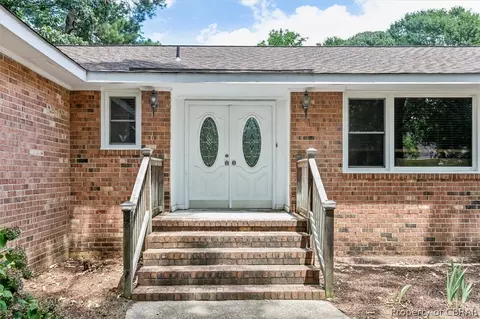 1635 Tyndall Point Rd, Gloucester Point, VA 23062 photo 3