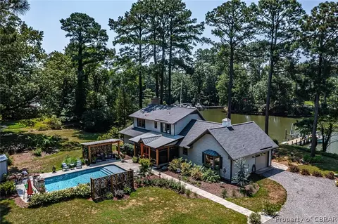 270 Cove Dr, Kilmarnock, VA 22482