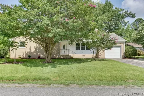 104 Yorkshire Dr, Yorktown, VA 23693