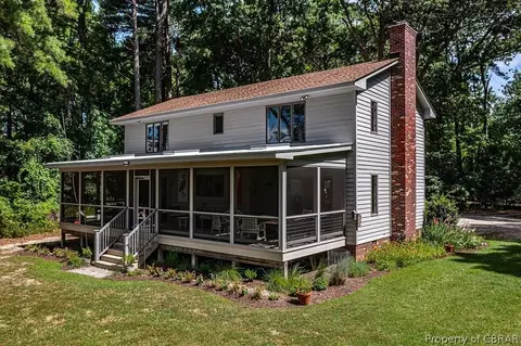 178 Close Quarters Dr, White Stone, VA 22578