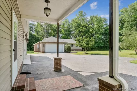 6925 Deerfield Ln, Gloucester, VA 23061 photo 5