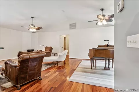 6925 Deerfield Ln, Gloucester, VA 23061 photo 9