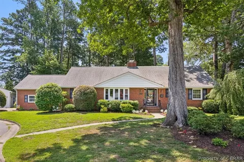 2 Beacon Cir, Hampton, VA 23664