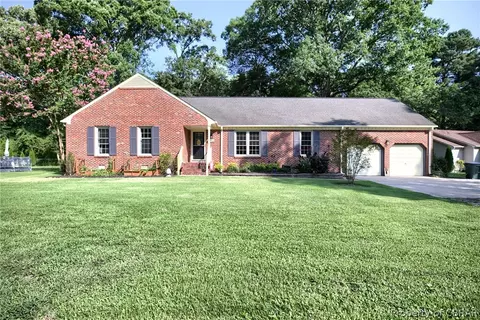 102 York Ln, Yorktown, VA 23692