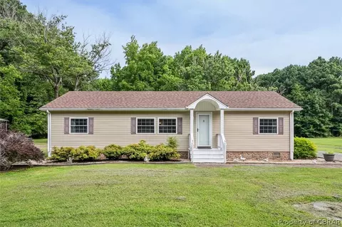 126 Sunset Dr, Weems, VA 22576