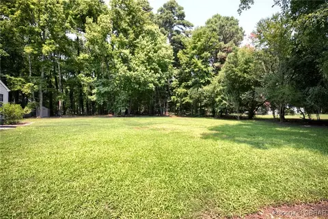 9563 Cuba Rd, Hayes, VA 23072 photo 4