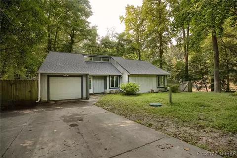 6651 Wharfview Ct, Gloucester Point, VA 23072