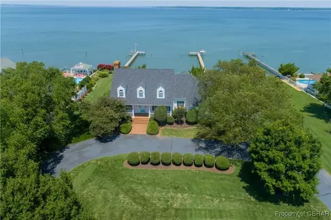330 N Shore Rd, Locust Hill, VA 23092