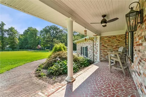 9300 Marlfield Rd, Gloucester, VA 23061 photo 5