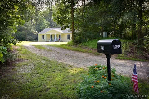 1450 Colony Trl, Lanexa, VA 23089