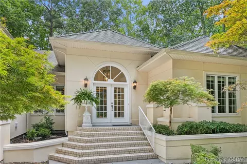 147 Oyster Cove Lndg, Hartfield, VA 23071