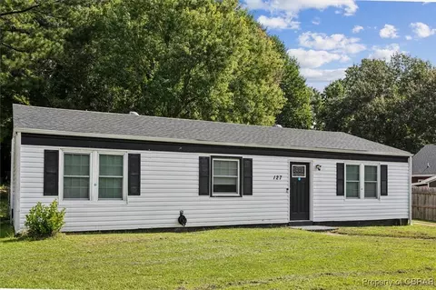 127 Walnut Dr, Yorktown, VA 23690 photo 5