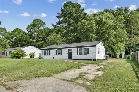 127 Walnut Dr, Yorktown, VA 23690 photo 4