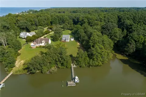 747 Blue Barn Rd, Wake, VA 23176