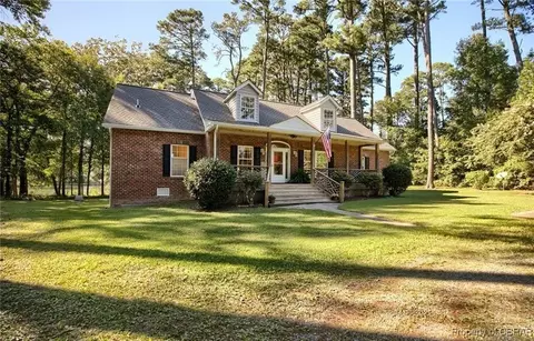 237 Hunleys Cove Ln, Cobbs Creek, VA 23035