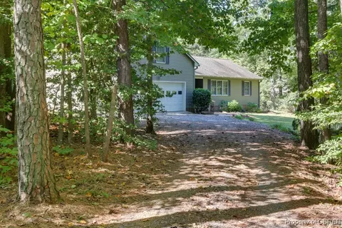 8420 Burkes Mill Dr, North, VA 23128