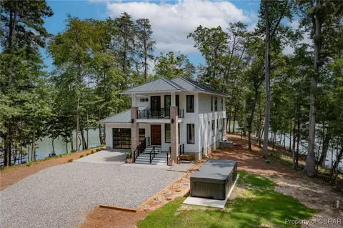 212 Gordon Dr # A, Weems, VA 22576