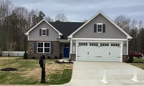 207 Pleasants Ln, Kilmarnock, VA 22482
