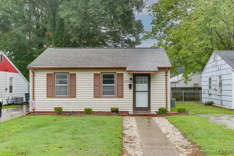 623 Grimes Rd, Hampton, VA 23663 photo 2