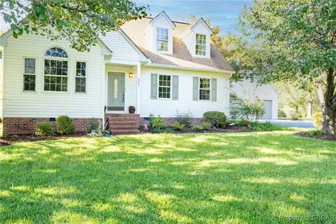 31 Canton Dr, Hartfield, VA 23071