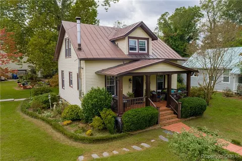380 Park St, Urbanna, VA 23175