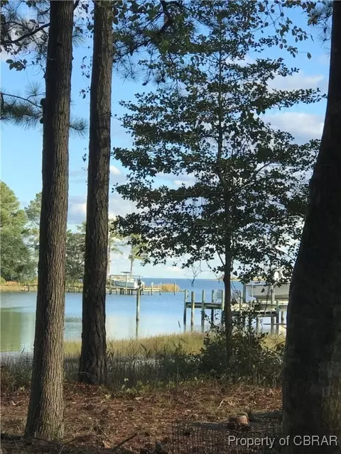 737 Morse Point Rd, Port Haywood, VA 23138