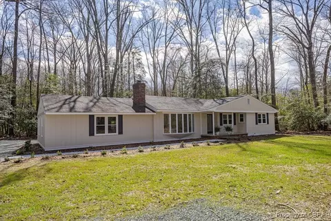 493 Chesapeake Dr, Irvington, VA 22480