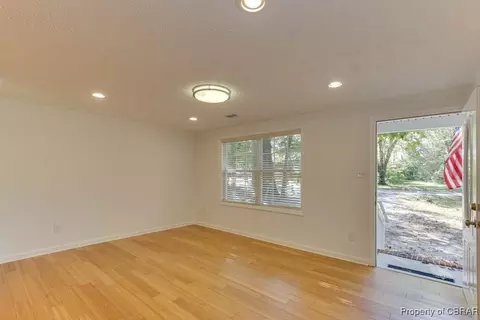 8729 Marlfield Rd, Gloucester, VA 23061 photo 9