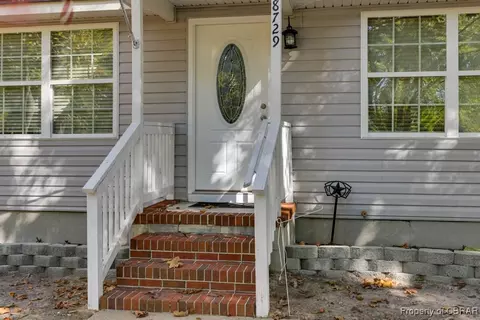 8729 Marlfield Rd, Gloucester, VA 23061 photo 4