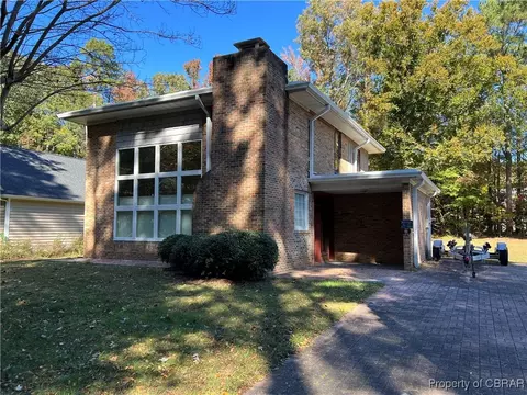 88 Woodland Dr, Hartfield, VA 23071