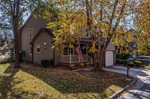 14 Heathfield Ct, Kilmarnock, VA 22482