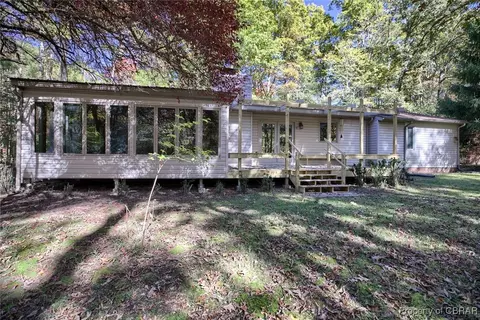8711 Indian Rd, Gloucester, VA 23061