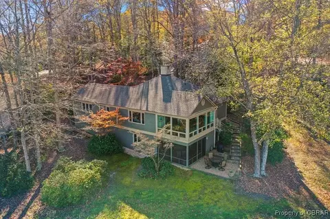 184 Cottage Ln, Irvington, VA 22480